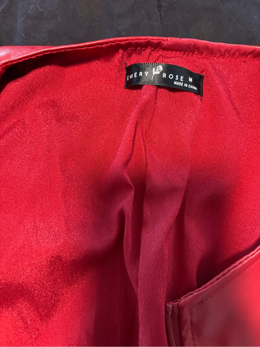 Red jacket size medium - Picture 4 of 5